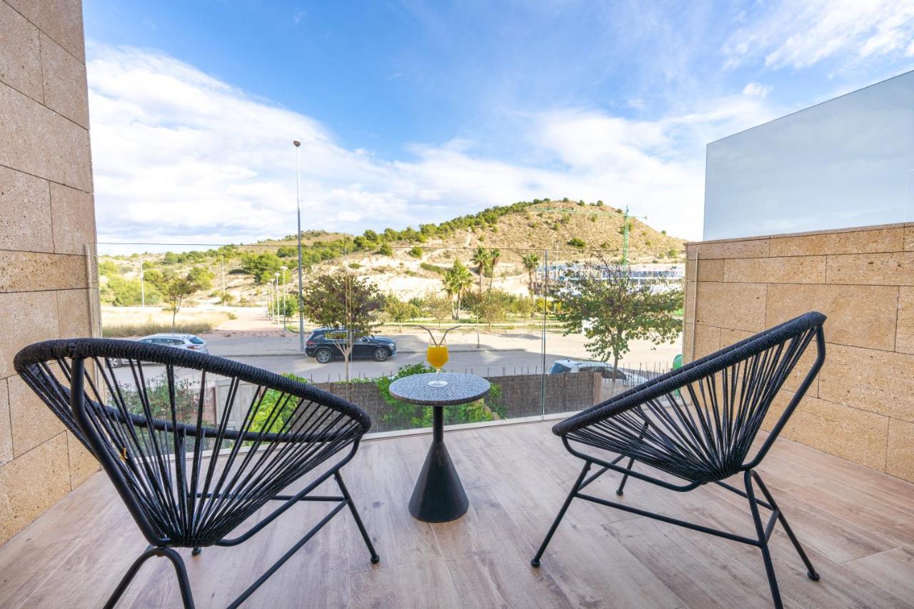 Garden Townhouse Allonbay Village & Spa Вильяхойоса Экстерьер фото